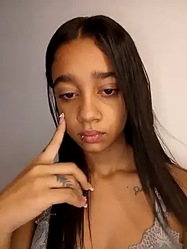 Snapshot of Zoe_Sweett18 chatting on April 18, 2026, 6:45 pm Zoe Sweett18 online show from April 18, 2026, 6:45 pm