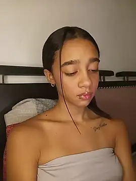 Snapshot of Zoe_Sweett18 chatting on June 24, 2026, 6:18 pm Zoe Sweett18 online show from June 24, 2026, 6:18 pm