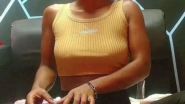 Snapshot of Biancalopez-02 chatting on September 22, 2025, 4:20 pm Biancalopez-02 online show from September 22, 2025, 4:20 pm