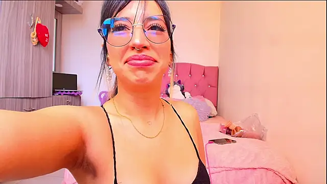 MiaFlamesxxx online show from April 2, 2026, 3:31 pm