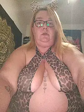 diosacurvy1984 online show from November 9, 2025, 4:49 pm