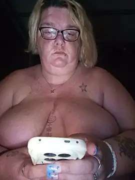 Snapshot of diosacurvy1984 chatting on June 19, 2026, 11:08 pm diosacurvy1984 online show from June 19, 2026, 11:08 pm