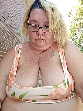 Snapshot of diosacurvy1984 chatting on July 10, 2026, 4:20 pm diosacurvy1984 online show from July 10, 2026, 4:20 pm