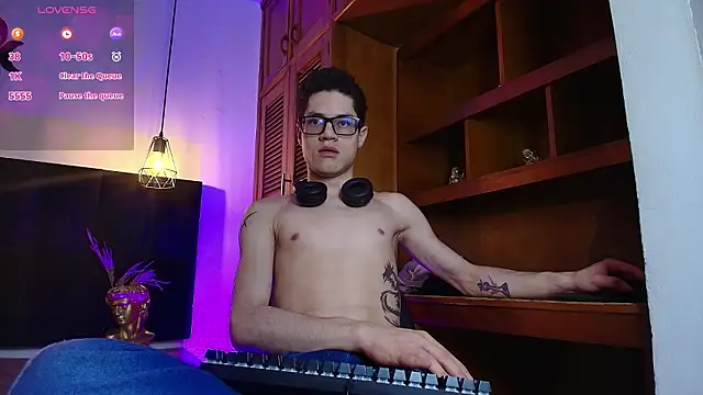 wolfandsky online show from March 12, 2026, 11:27 am