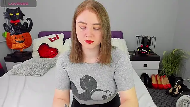 Snapshot of lillyloan4u chatting on October 28, 2025, 11:25 am lillyloan4u online show from October 28, 2025, 11:25 am