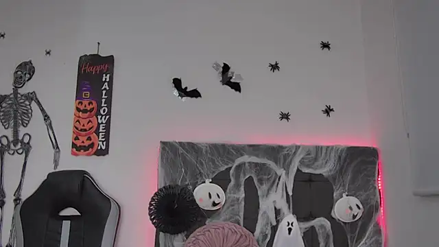 Snapshot of AmandaBrooks_18 chatting on October 31, 2025, 2:01 am AmandaBrooks 18 online show from October 31, 2025, 2:01 am