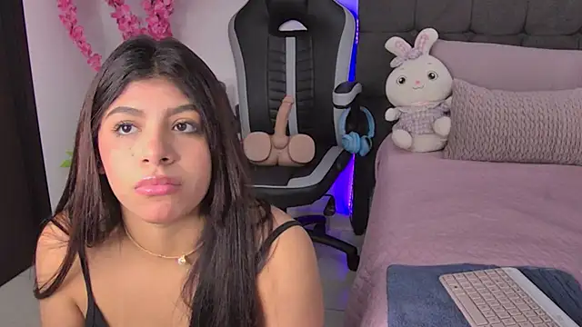 Snapshot of AmandaBrooks_18 chatting on November 16, 2025, 10:26 pm AmandaBrooks 18 online show from November 16, 2025, 10:26 pm