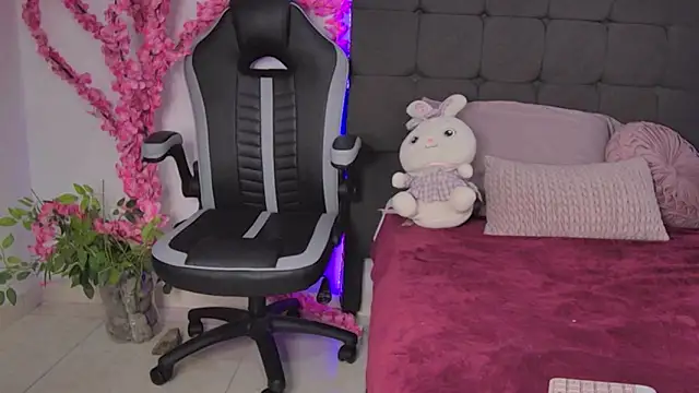 Snapshot of AmandaBrooks_18 chatting on November 25, 2025, 2:00 am AmandaBrooks 18 online show from November 25, 2025, 2:00 am