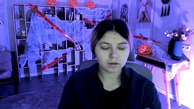 Snapshot of DiaAngell chatting on October 31, 2025, 8:10 pm DiaAngell online show from October 31, 2025, 8:10 pm