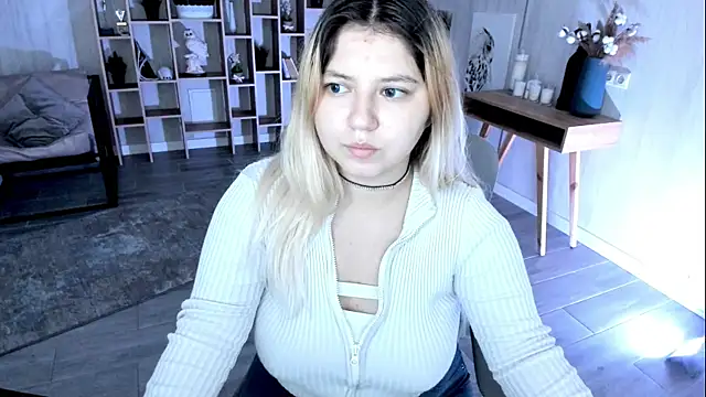 Snapshot of DiaAngell chatting on November 7, 2025, 6:19 pm DiaAngell online show from November 7, 2025, 6:19 pm