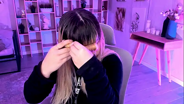 Snapshot of DiaAngell chatting on November 8, 2025, 7:45 pm DiaAngell online show from November 8, 2025, 7:45 pm