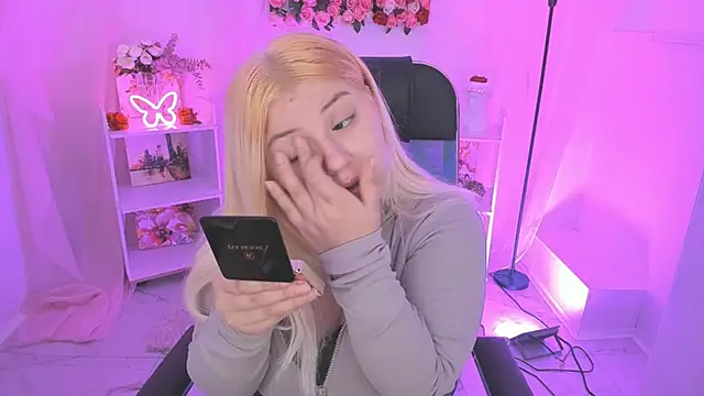 Snapshot of DiaAngell chatting on November 13, 2025, 7:35 pm DiaAngell online show from November 13, 2025, 7:35 pm