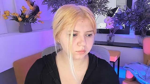 Snapshot of DiaAngell chatting on November 14, 2025, 7:56 pm DiaAngell online show from November 14, 2025, 7:56 pm