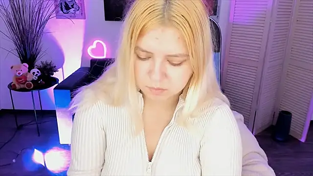 Snapshot of DiaAngell chatting on November 22, 2025, 9:47 pm DiaAngell online show from November 22, 2025, 9:47 pm