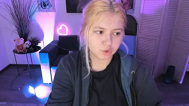 Snapshot of DiaAngell chatting on November 23, 2025, 7:46 pm DiaAngell online show from November 23, 2025, 7:46 pm