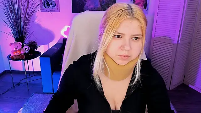 Snapshot of DiaAngell chatting on November 26, 2025, 6:42 pm DiaAngell online show from November 26, 2025, 6:42 pm