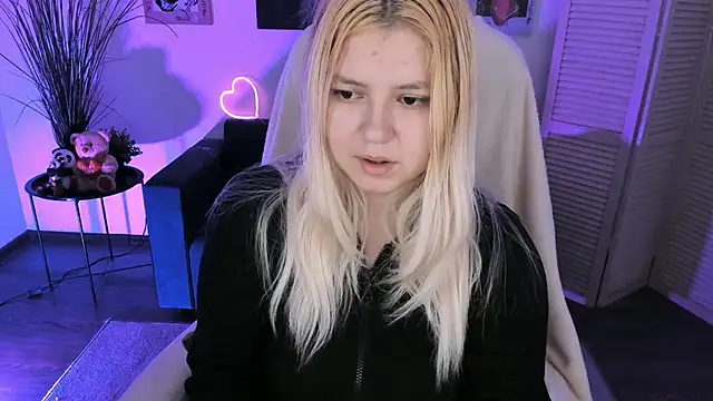 Snapshot of DiaAngell chatting on November 28, 2025, 7:49 pm DiaAngell online show from November 28, 2025, 7:49 pm