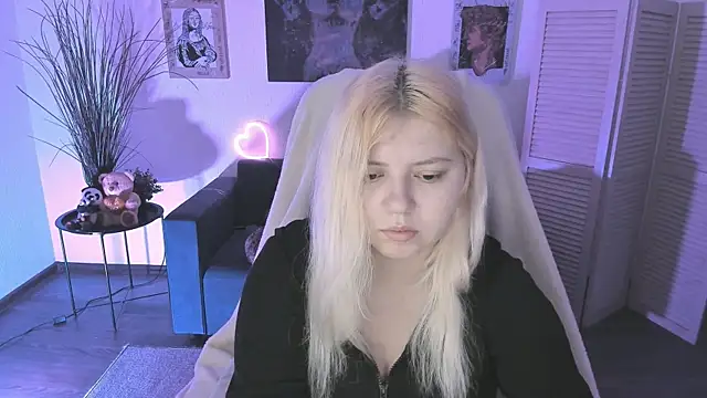 Snapshot of DiaAngell chatting on November 29, 2025, 8:45 pm DiaAngell online show from November 29, 2025, 8:45 pm