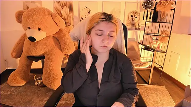 DiaAngell online show from January 6, 2026, 7:28 pm