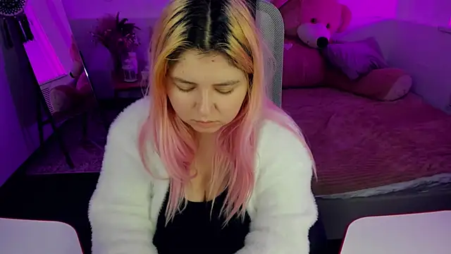 DiaAngell online show from February 15, 2026, 7:21 pm