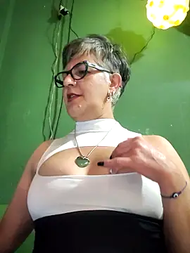 Snapshot of ilonna2025 chatting on October 23, 2025, 10:41 pm ilonna2025 online show from October 23, 2025, 10:41 pm