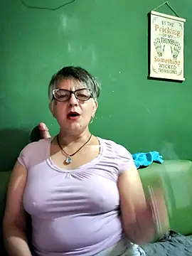 Snapshot of ilonna2025 chatting on October 25, 2025, 11:32 pm ilonna2025 online show from October 25, 2025, 11:32 pm