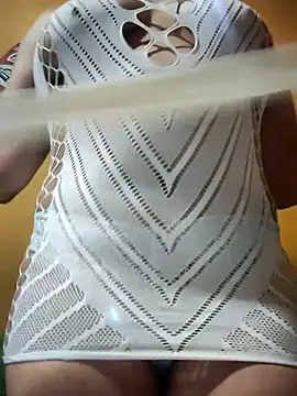 Snapshot of ilonna2025 chatting on October 29, 2025, 10:55 pm ilonna2025 online show from October 29, 2025, 10:55 pm