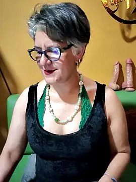 Snapshot of ilonna2025 chatting on December 14, 2025, 11:42 pm ilonna2025 online show from December 14, 2025, 11:42 pm