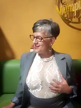 ilonna2025 online show from March 19, 2026, 10:47 pm