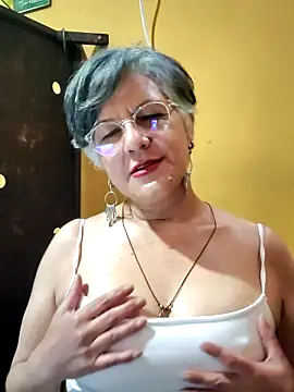 Snapshot of ilonna2025 chatting on June 17, 2026, 2:25 am ilonna2025 online show from June 17, 2026, 2:25 am