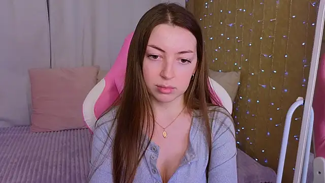 Ann moon   online show from February 6, 2025, 1:43 pm