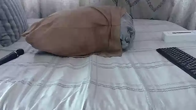 Snapshot of BUBBLYBUNNYxx chatting on October 27, 2025, 6:17 am BUBBLYBUNNYxx online show from October 27, 2025, 6:17 am