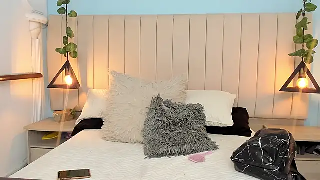 Paulina Lopezz online show from February 3, 2025, 9:50 pm