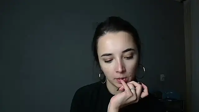 Eva Gloryy online show from November 26, 2025, 1:23 pm