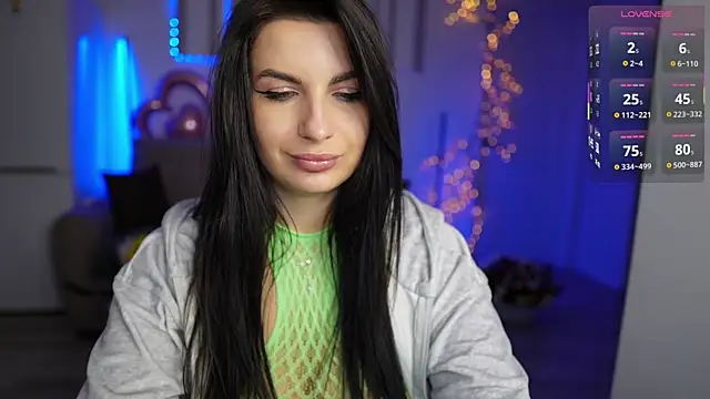 Snapshot of swarowskayaya chatting on December 17, 2025, 1:11 am swarowskayaya online show from December 17, 2025, 1:11 am