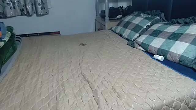 bubblendz1988 online show from October 28, 2025, 4:42 pm