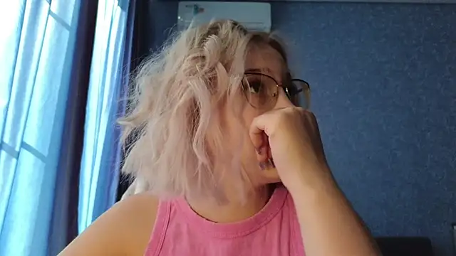 HotBrandyX online show from September 19, 2025, 5:42 am