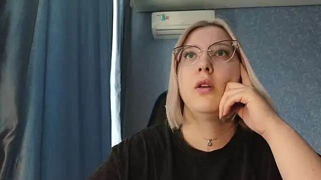 HotBrandyX online show from March 27, 2026, 7:36 am