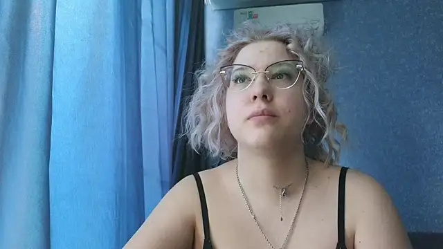 HotBrandyX online show from April 11, 2026, 4:17 am