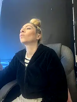 viktoria davis  online show from November 27, 2025, 11:07 pm