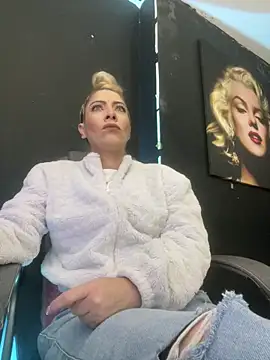 viktoria davis  online show from February 14, 2026, 9:44 pm