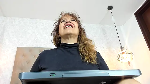 Dayana  Ospina online show from October 22, 2025, 7:57 pm