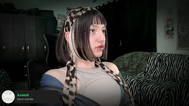Snapshot of roxy_toxic chatting on July 10, 2026, 1:43 am roxy toxic online show from July 10, 2026, 1:43 am