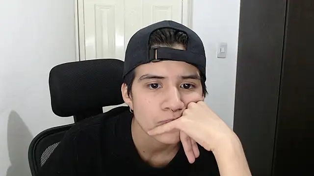 Snapshot of Dha_lia0 chatting on January 28, 2025, 2:32 am Dha lia0 online show from January 28, 2025, 2:32 am