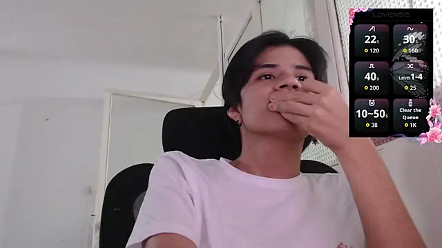 Snapshot of Dha_lia0 chatting on October 18, 2025, 1:45 pm Dha lia0 online show from October 18, 2025, 1:45 pm