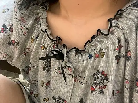 Snapshot of riri_riri_jp chatting on September 13, 2025, 10:37 am riri riri jp online show from September 13, 2025, 10:37 am