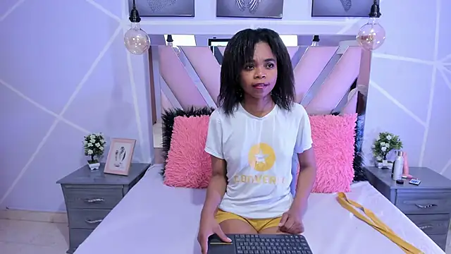 Snapshot of Gletty_noa chatting on February 11, 2025, 3:29 am Gletty noa online show from February 11, 2025, 3:29 am