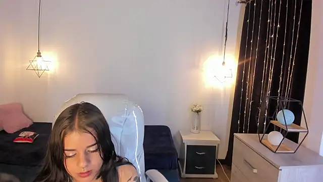 Nicole Foxx  online show from February 16, 2025, 1:36 am