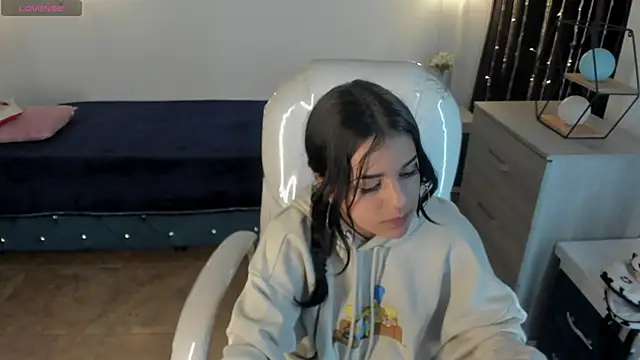 Nicole Foxx  online show from February 25, 2025, 11:00 pm