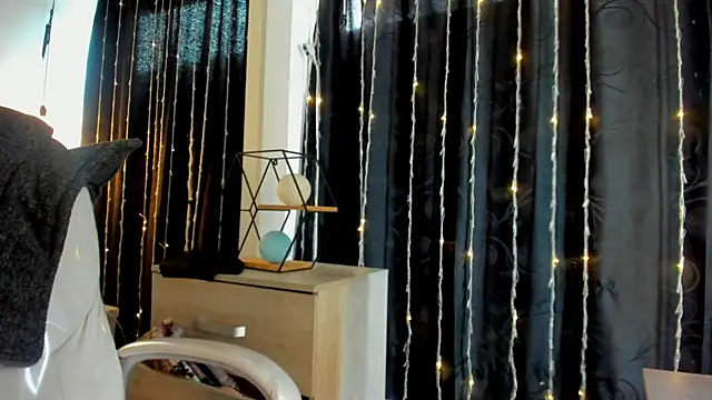 Nicole Foxx  online show from March 12, 2025, 9:24 pm